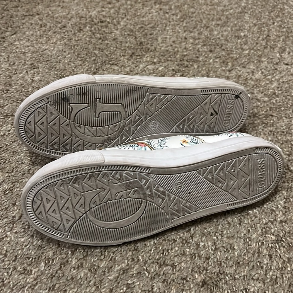 Women’s Guess sneakers - Picture 2 of 3